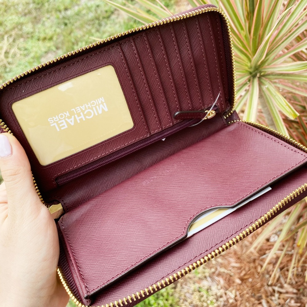SALE‼️‼️ Michael Kors Wristlet wallet Merlot - Picture 5 of 5